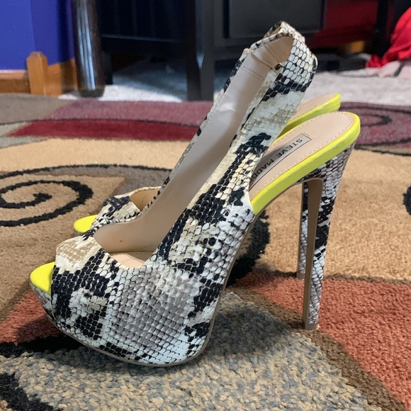 Steve Madden Snakeskin Platform Slingback Heel - Picture 5 of 6